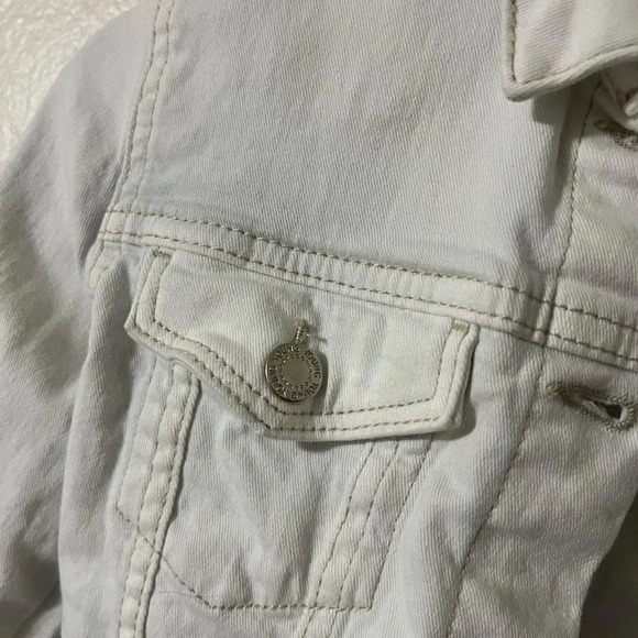 Little girls white denim jean jacket from H&M size 8-9 small flaw - Picture 4 of 6